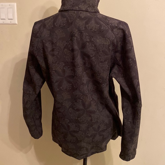 The North Face women’s  floral soft shell jacket  XL - Picture 8 of 16